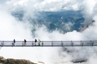 Glacier 3000 a attiré davantage de touriste cet été (archives). KEYSTONE/LAURENT GILLIERON